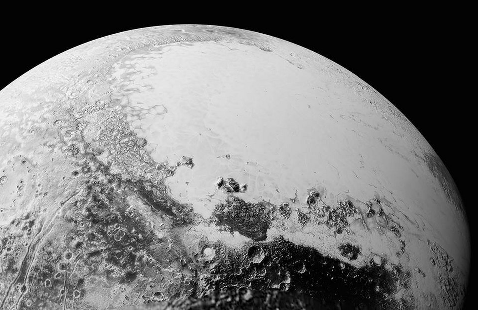 NASA publikuje kolejne zdjęcia Plutona