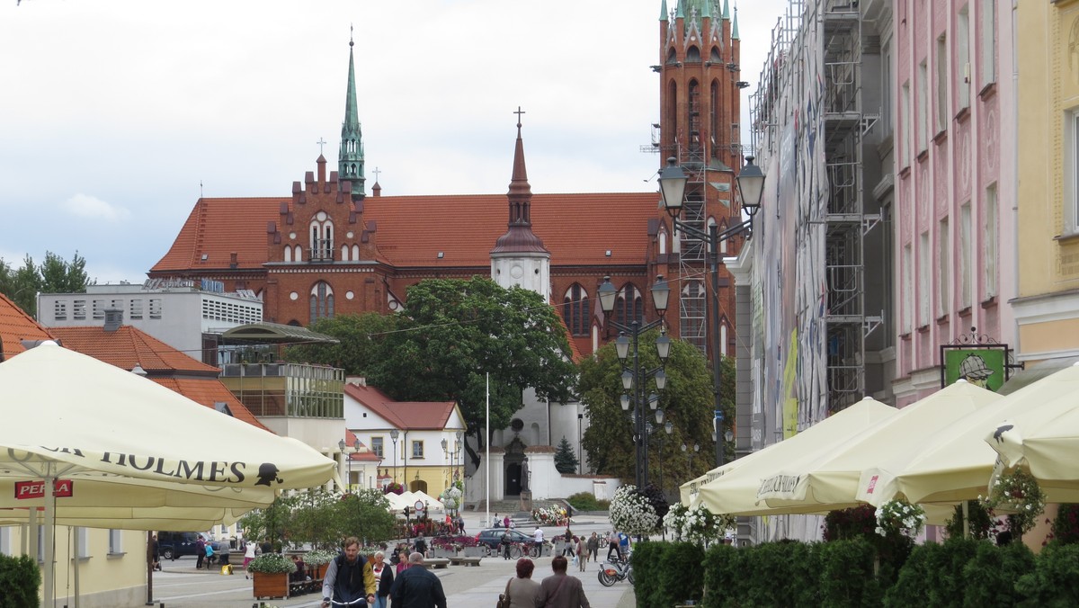 Aż 110 propozycji nowych nazw dla dekomunizowanych ulic zgłosili białostoczanie do urzędu miejskiego. Prezydent Białegostoku przedstawi te propozycje Radzie Miejskiej. Wcześniej zasięgnie jeszcze opinii mieszkańców.