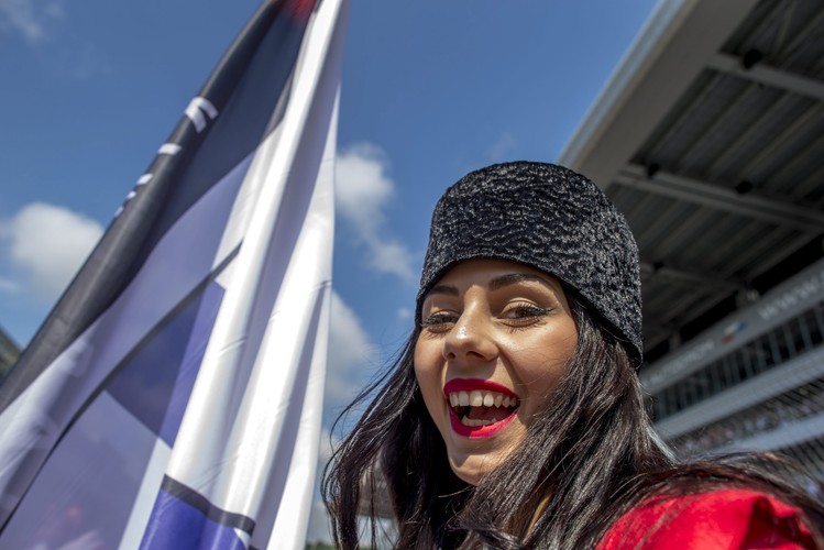 Piękne Rosjanki i Putin dodatkową 'atrakcją' Grand Prix Formuły 1 w Soczi.