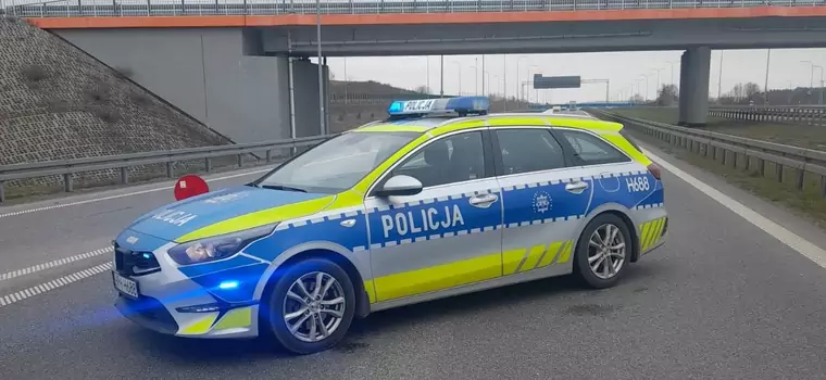 Jechał wózkiem inwalidzkim po drodze ekspresowej. Natychmiastowa reakcja policji