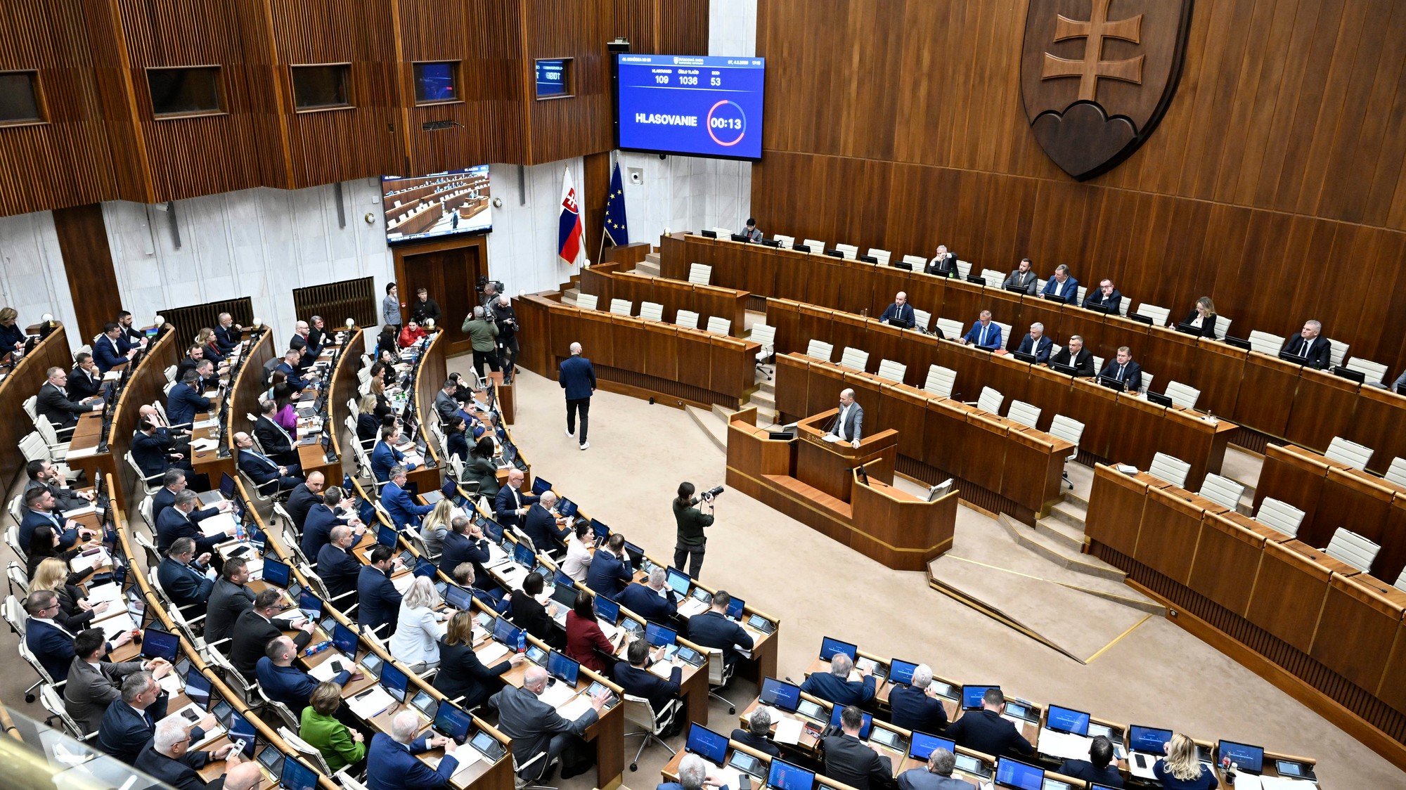 Snímka z rozpravy k odvolávaniu viacerých ministrov SR a na vyslovenie nedôvery vláde.