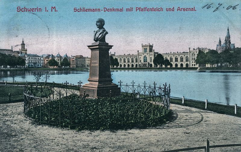 Pomnik Schliemanna w miejscowości Schwerin (domena publiczna)