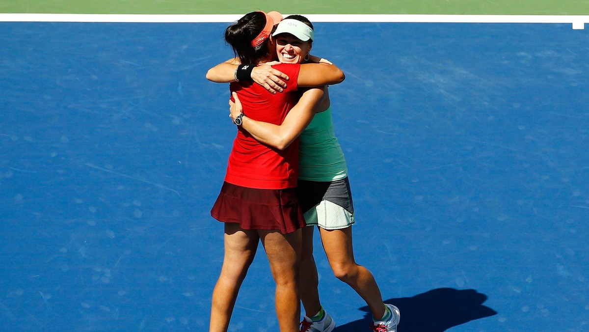 Martina Hingis i Sania Mirza to w tej chwili najlepsza para deblowa świata. Szwajcarsko-hinduski duet wygrał już dziewiętnasty mecz rzędu. W środę w Finałach WTA pokonał czeską parę Andrea Hlavackova /Lucie Hradecka 6:3, 6:4.