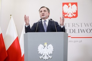 Wyrok TSUE. Polska i Węgry przegrały z Komisją Europejską. Co z pieniędzmi z UE?