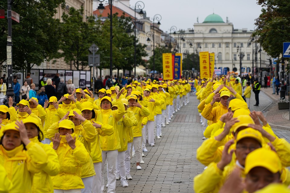 Marsz Falun Gong w Warszawie