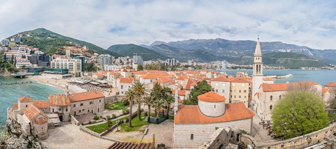 Nema više šetanja u bikiniju po budvanskim ulicama!