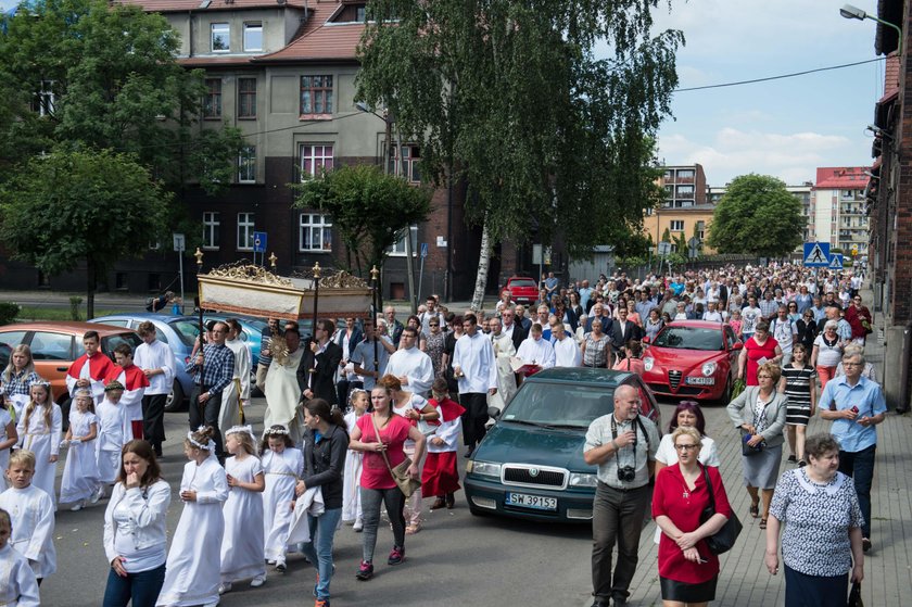 Świętochłowice. Procesja Bożego Ciała w Lipinach