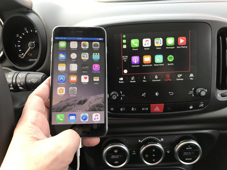 CarPlay w Uconnect działa bardzo dobrze