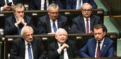 Spada poparcie dla PiS. Opozycja miałaby szansę na utworzenie rządu