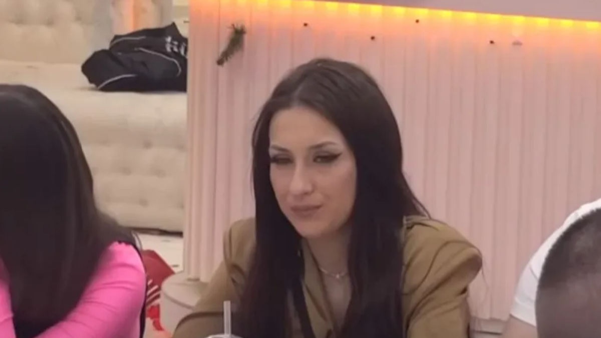 SNAJKA NAŠE PEVAČICE JE NAJBOLJA DRUGARICA MUŽA STEFANI GRUJIĆ Sve se saznalo nakon njegovog hapšenja, samo jednom je govorila o njihovom odnosu: "Ovo joj je pun pogodak"