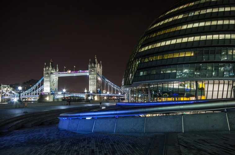 The Scoop<br><br> To amfiteatr, w którym w sezonie wiosenno-letnim można zobaczyć darmowe przedstawienia teatralne.