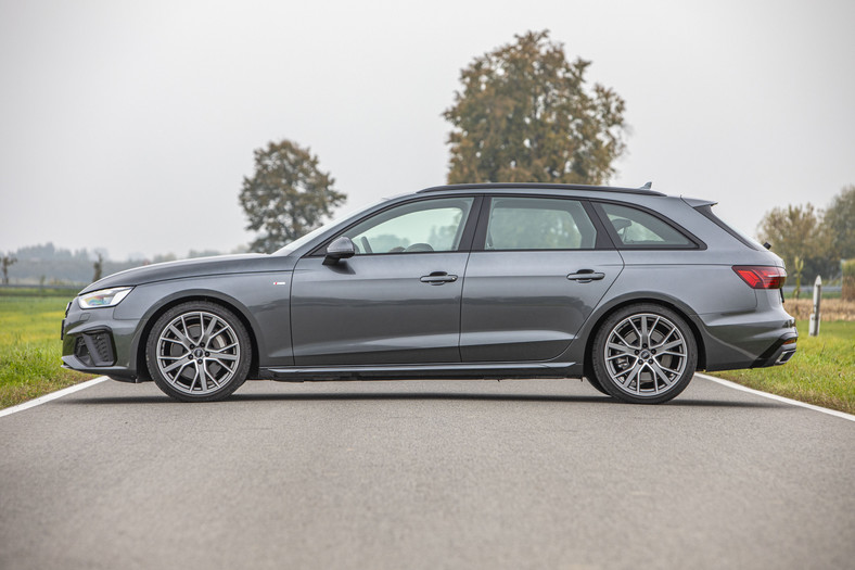 Audi A4 Avant S line 45 TFSI quattro