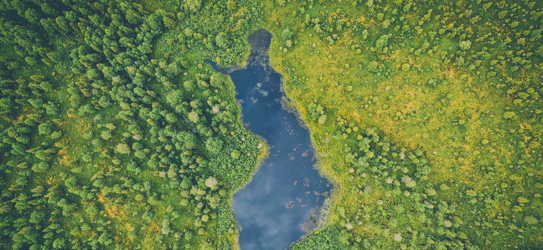 Jest kraj, który ma jezioro w kształcie swoich granic. Jak powstało?