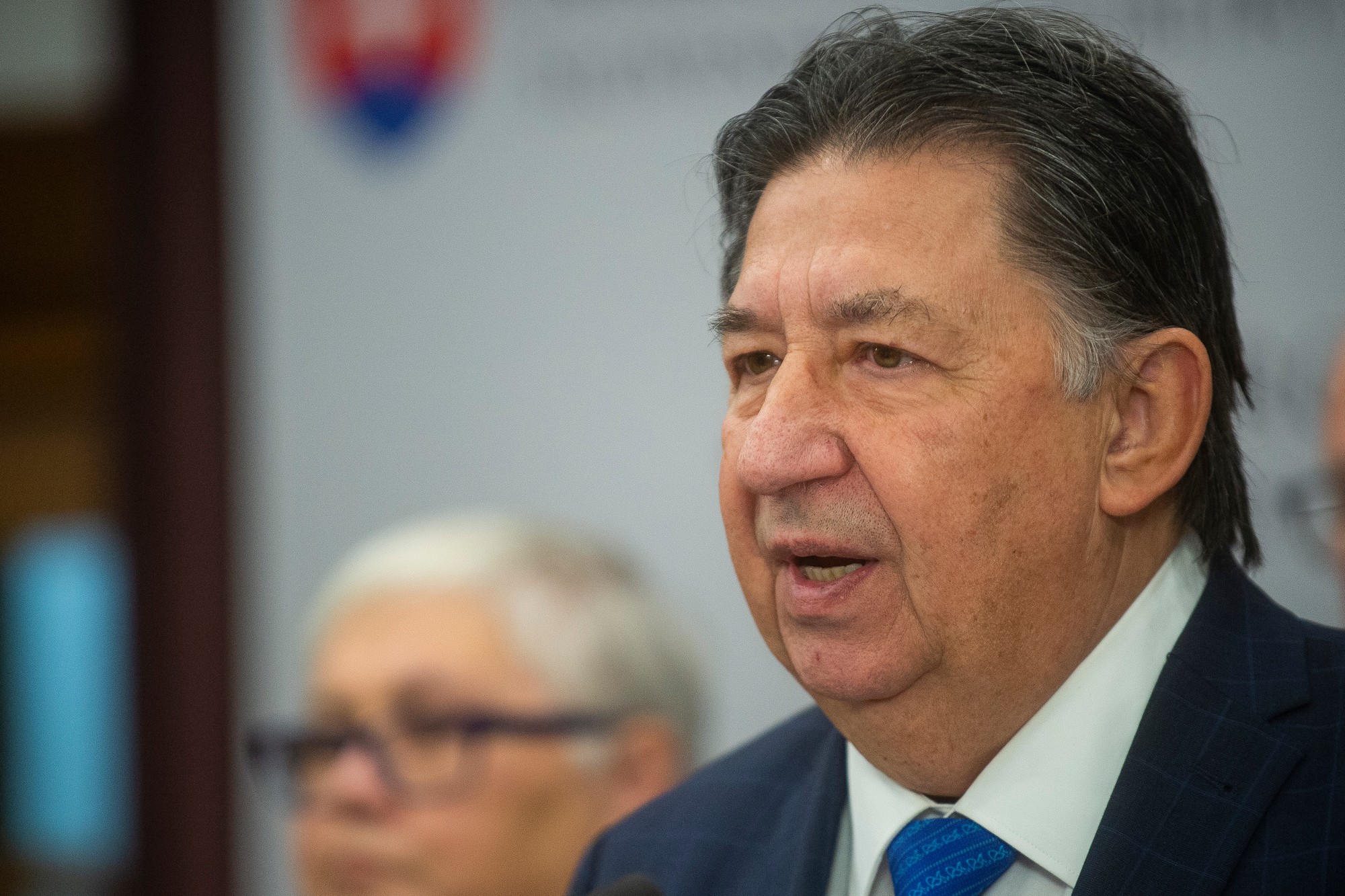 Ján Budaj počas tlačovej konferencie s názvom Spoločný postup demokratov po páde vlády 19. decembra 2022 v Bratislave. 