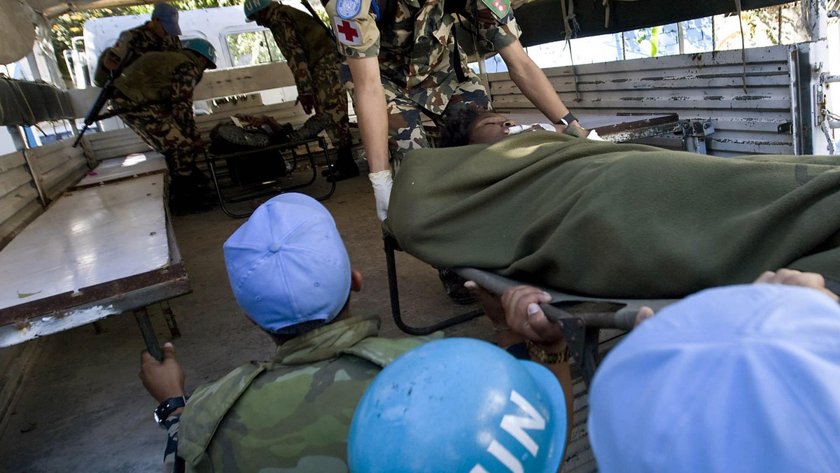 Stacjonujące w Somalii siły pokojowe Unii Afrykańskiej (AMISOM), które liczą ok. 6 tys. żołnierzy, powinny w najbliższym czasie osiągnąć poziom 20 tys. żołnierzy, by skutecznie walczyć z bojownikami - powiedział w czwartek specjalny wysłannik ONZ w Somalii.