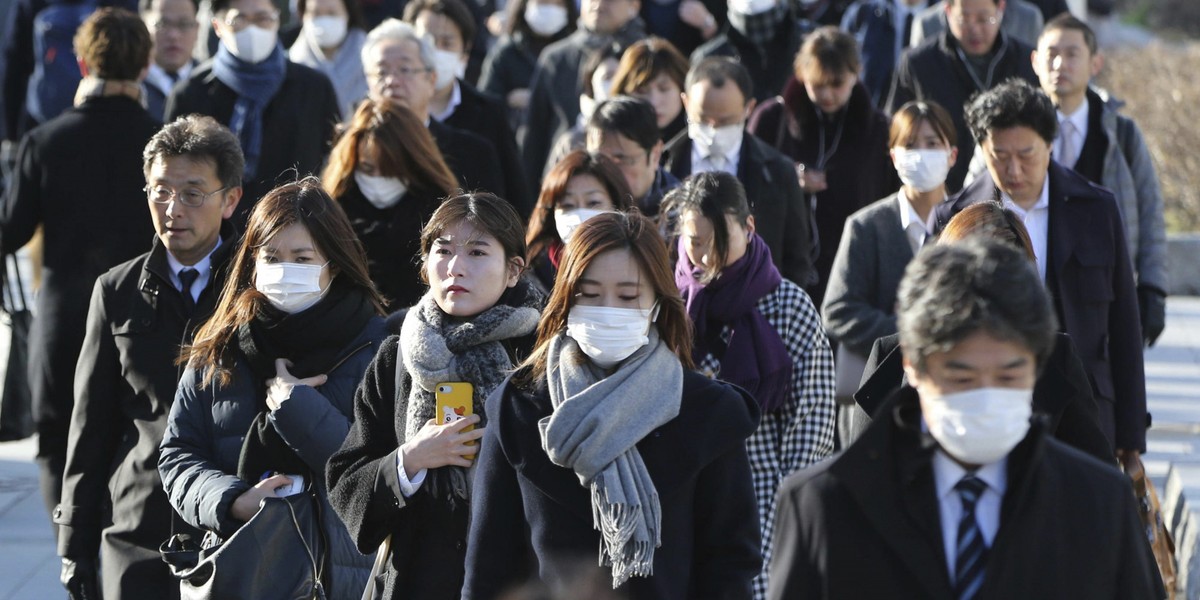 Epidemia koronawirusa wybuchła w grudniu 2019 r. w mieście Wuhan w środkowych Chinach. Według najnowszych danych ogłoszonych w środę przez władze chińskie liczba ofiar śmiertelnych koronawirusa w tym kraju wzrosła do 491. 