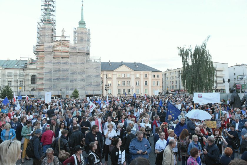 PiS znów w opałach? Ludzie wyszli na ulice