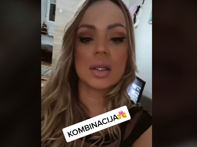 Devojka priča o ljubavnoj kombinaciji