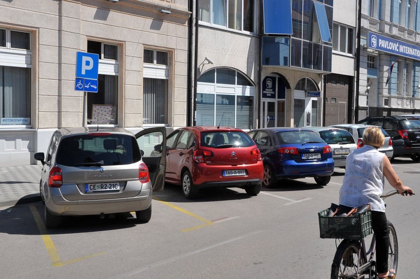Bijeljini nedostaje parking mesta, posebno leti