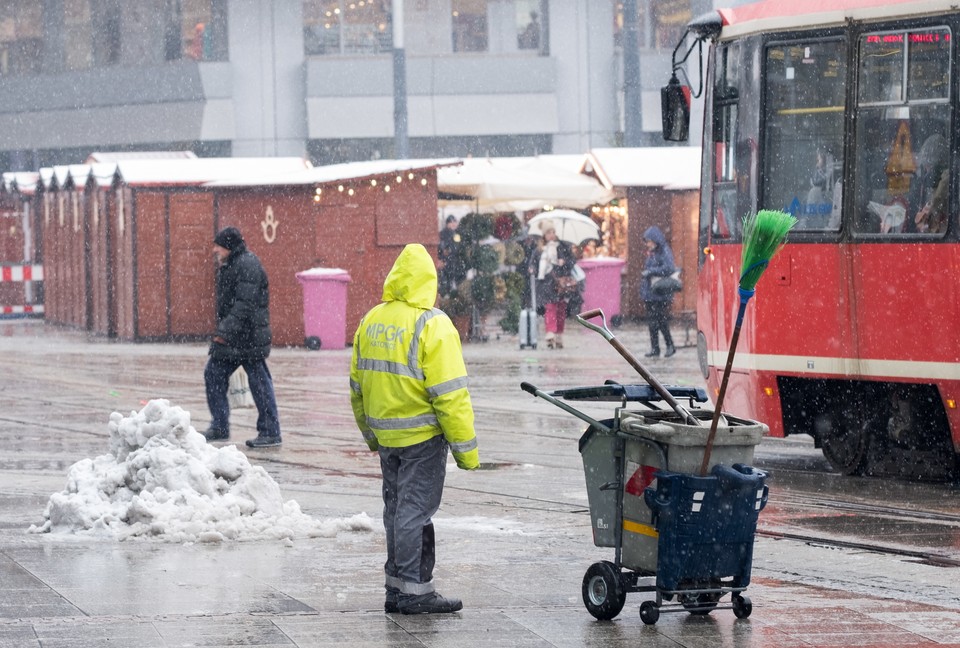 KATOWICE OPADY ŚNIEGU (opady śniegu )