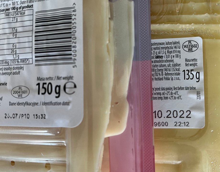 Las lonchas de queso se envasan en paquetes de 150 y 135 gramos