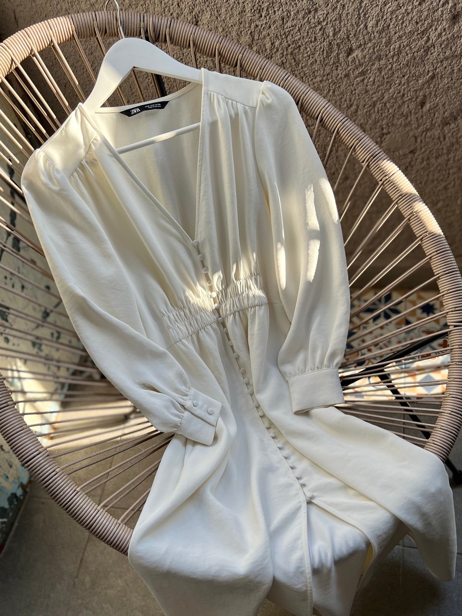 Kako da nosite belu haljinu ove zime