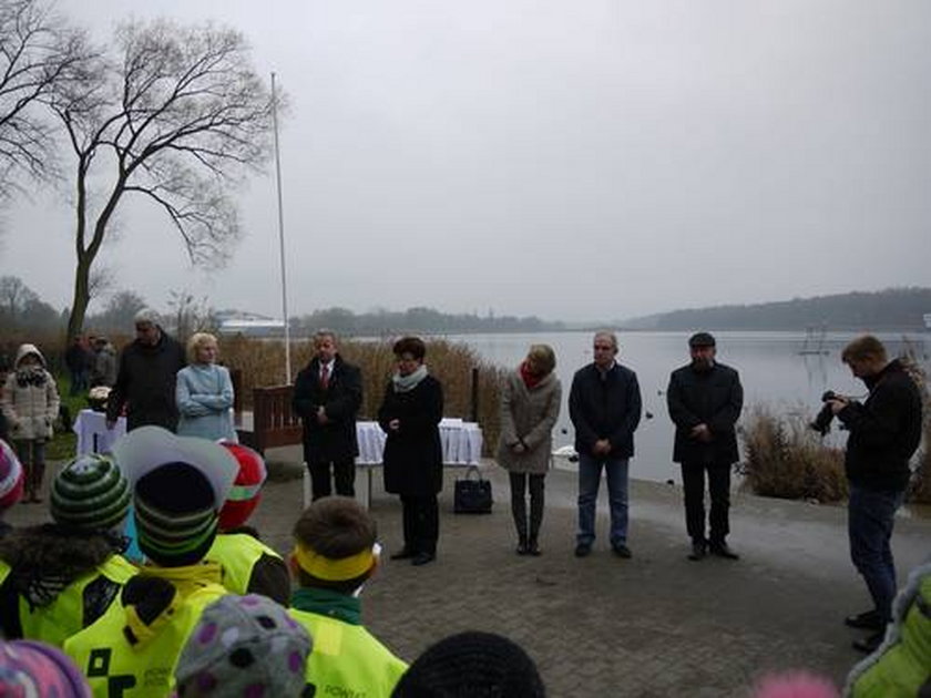 Małe szczupaki pomogą oczyścić jezioro