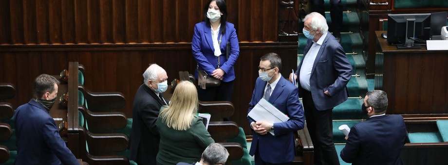 Posłowie zdecydowali w głosowaniu o losie poprawek Senatu do ustawy o szczególnych instrumentach wsparcia w związku z rozprzestrzenianiem się wirusa SARS-CoV-2