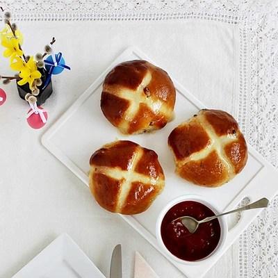 Angol húsvéti zsemle (Hot cross buns)