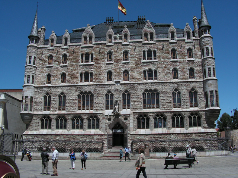 Casa Botines (autorstwa Antonio Gaudiego)