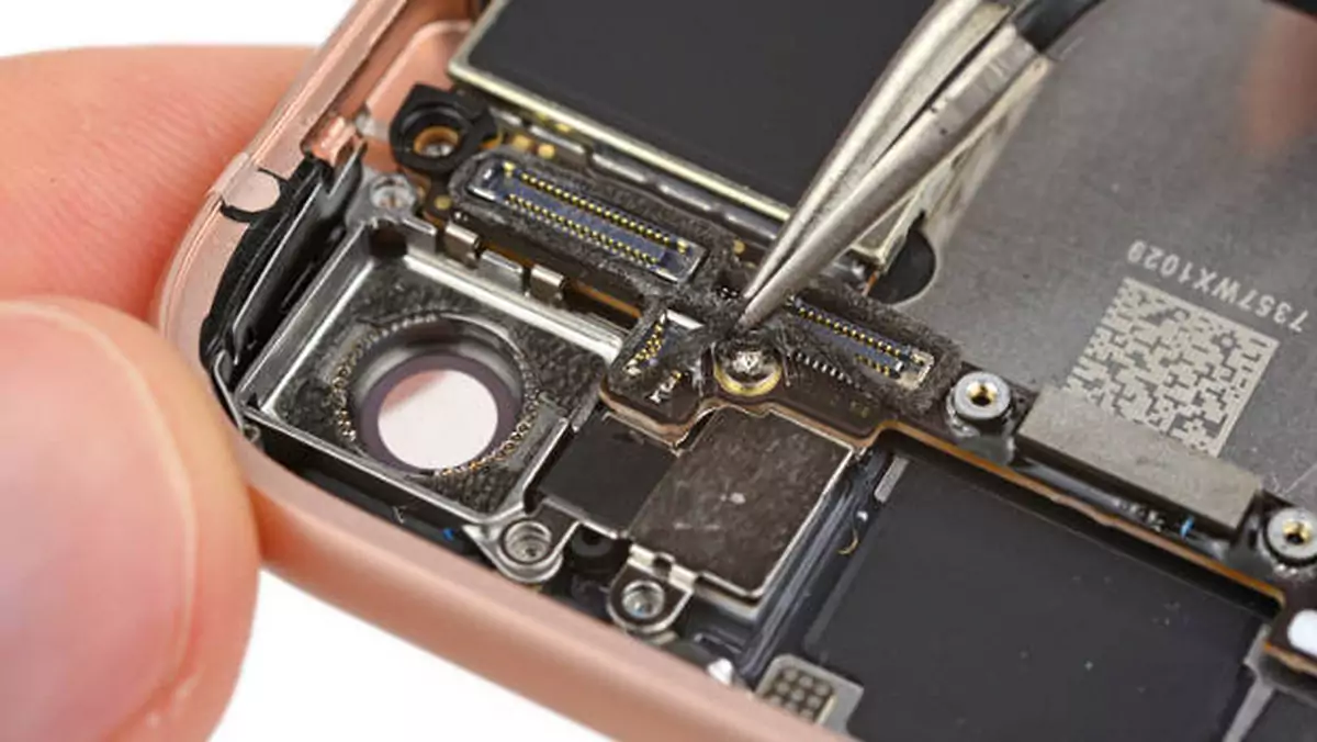 iPhone 8 rozebrany przez iFixit. Jest trudniejszy w naprawie od iPhone'a 7