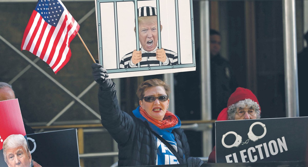 Trump wzywa swoich zwolenników do protestów i „odzyskania kraju”