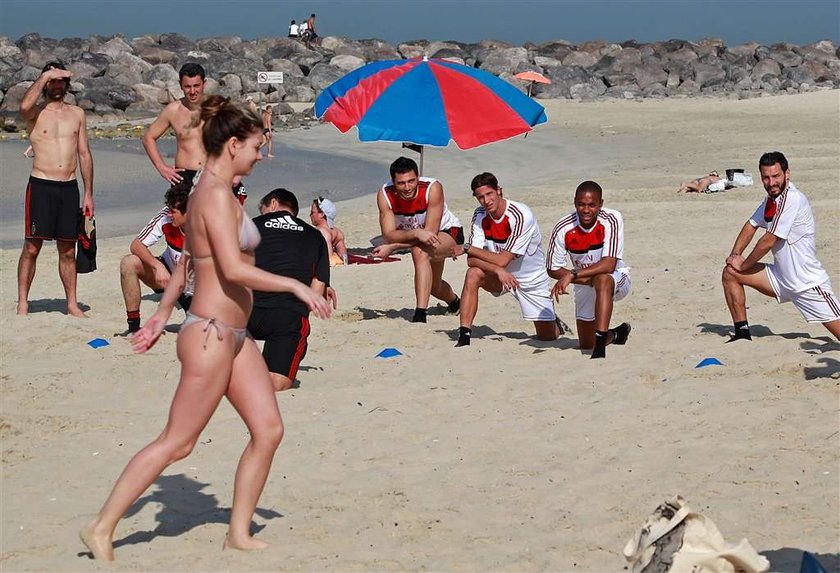 AC Milan trenuje na plaży w Dubaju