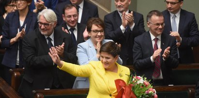 "Czasem trener zmienia zawodników". Tak dziękują Szydło