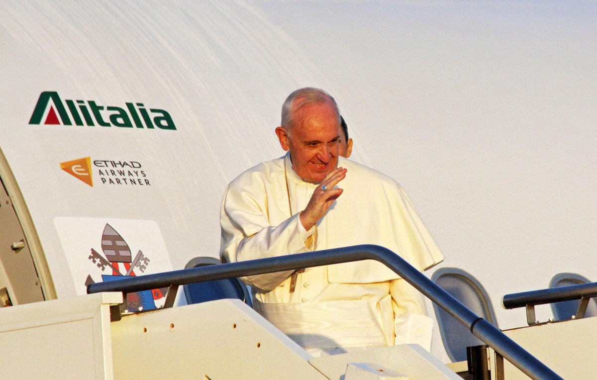 Papież w drodze na Lesbos