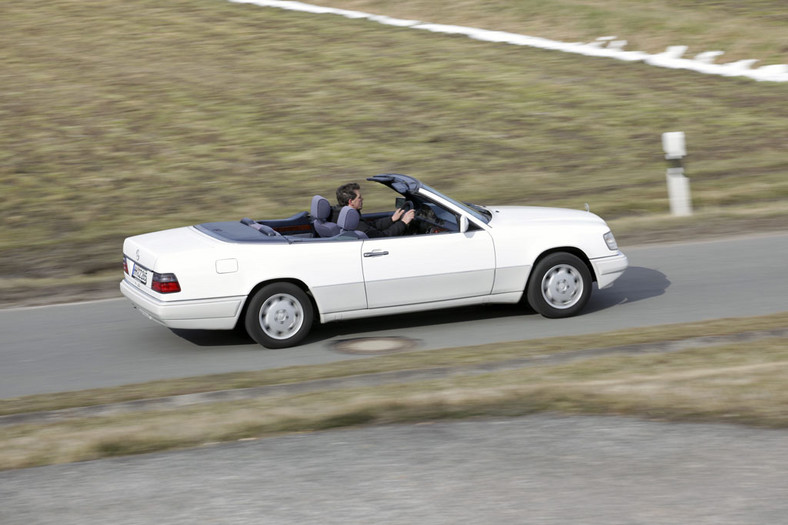 Mercedes 124 cabrio - kabriolet na cztery pory roku