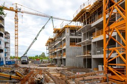 Rynek nieruchomości wstrzymuje oddech. Co się dzieje z cenami mieszkań?