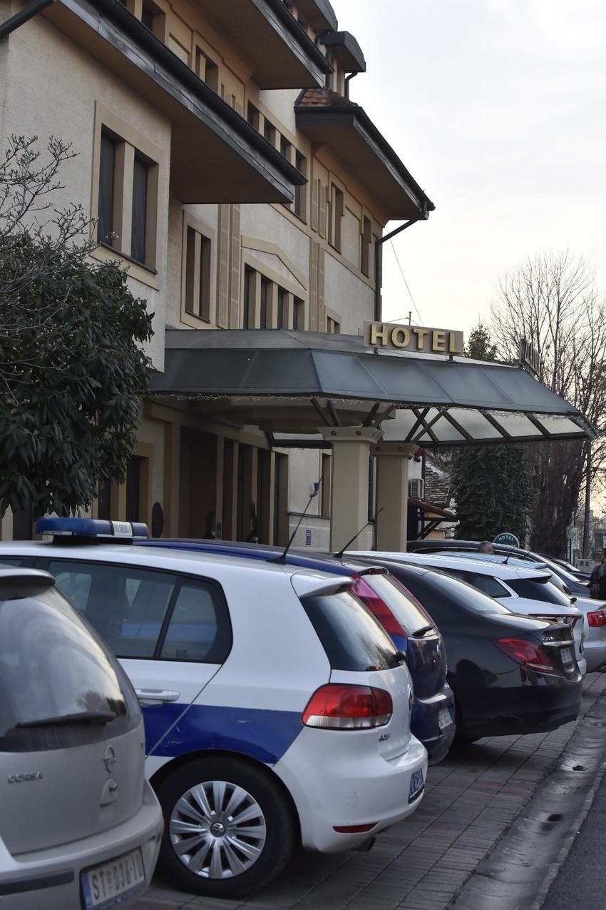 Policija ispred hotela