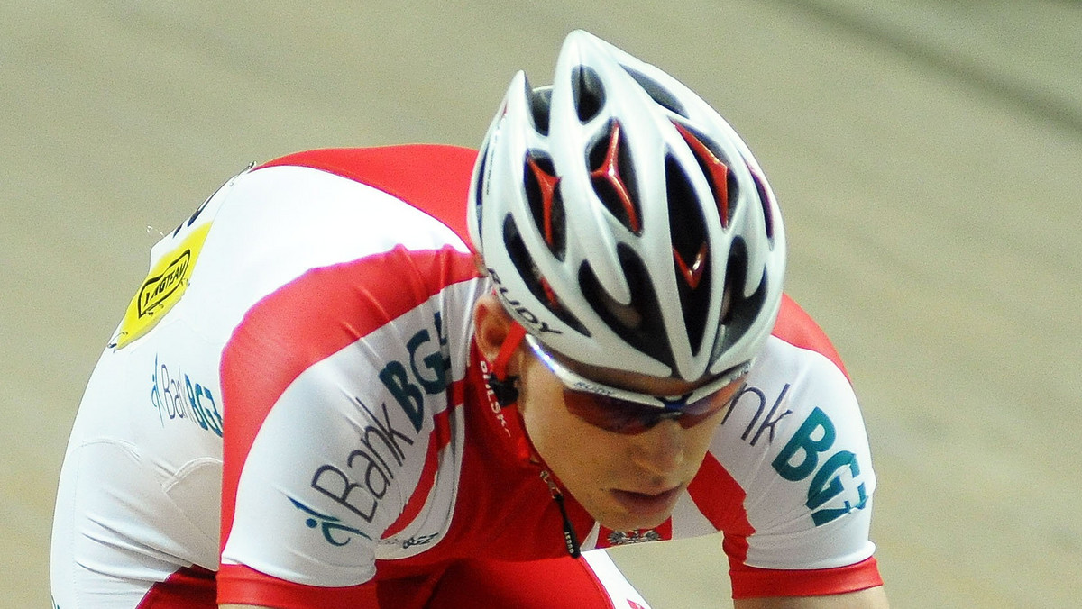 Adrian Tekliński zdobył brązowy medal mistrzostw Europy w kolarstwie torowym w nieolimpijskiej konkurencji scratch. To drugi krążek dla polskiej ekipy w drugim dniu zawodów w szwajcarskim Grenchen. Wcześniej po srebro sięgnęła drużyna sprinterów.