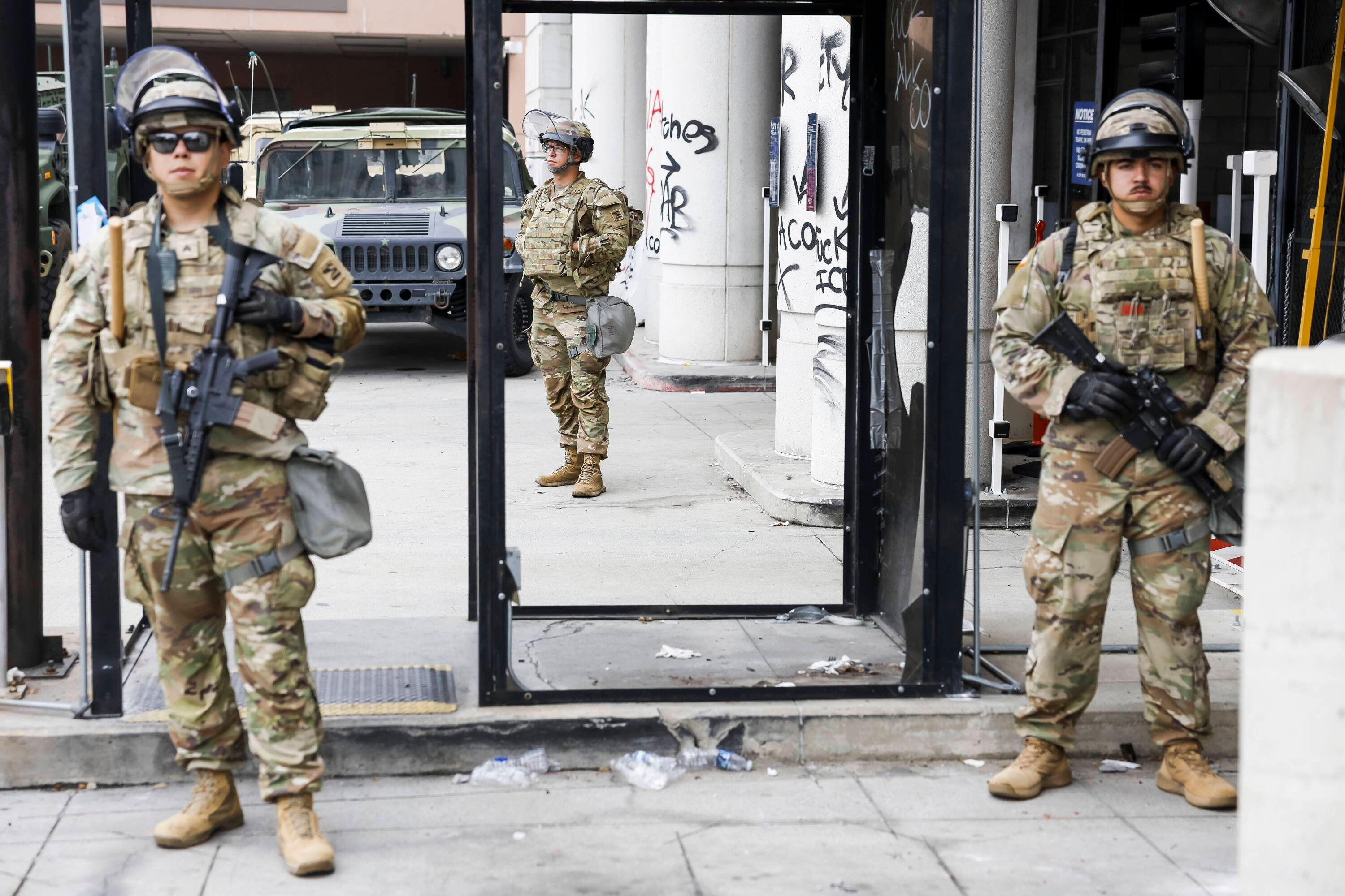 Trump wycofuje Gwardię z Chicago i Portland. Problem: tam jej nigdy nie było
