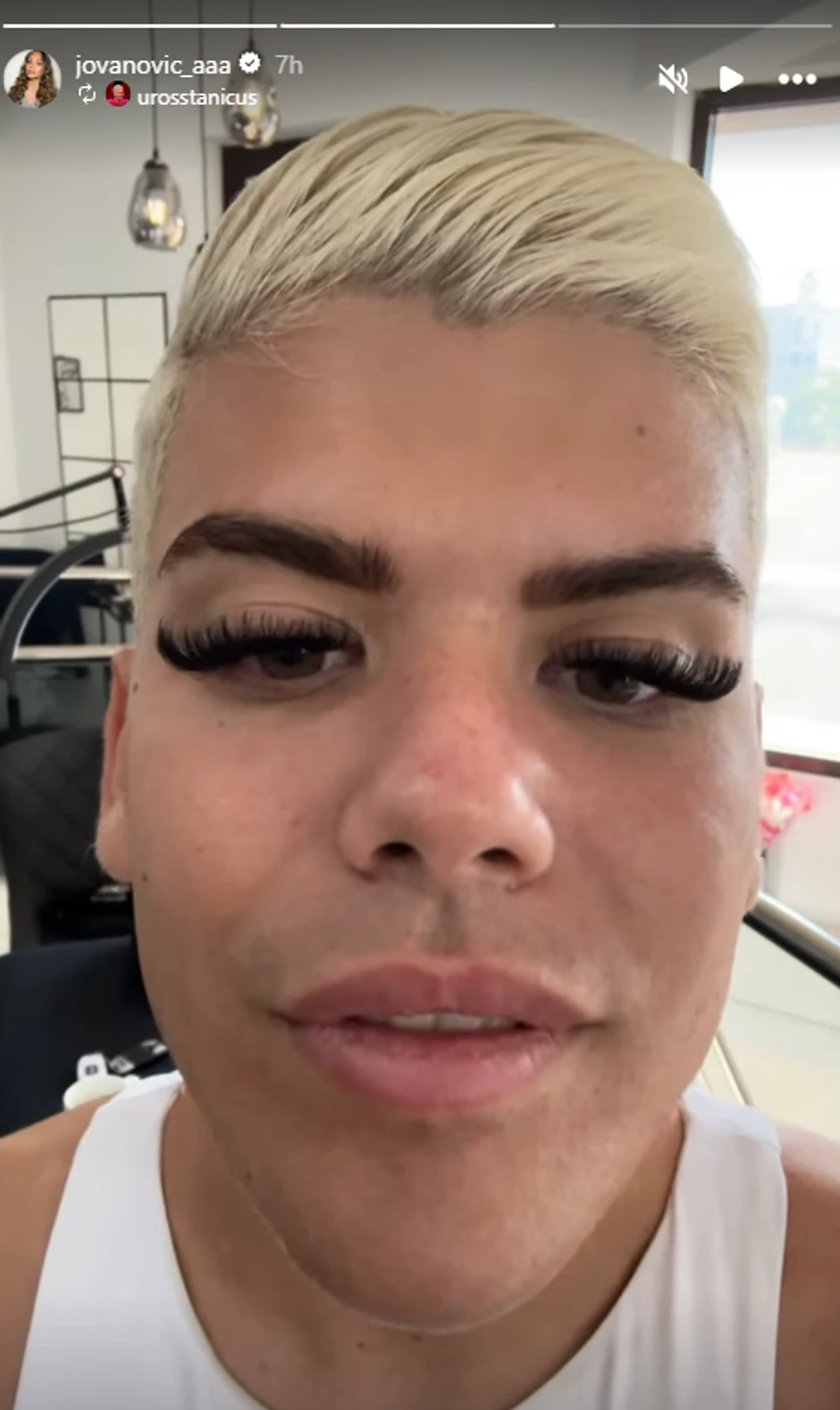 Uroš Stanić nadogradio veštačke trepavica