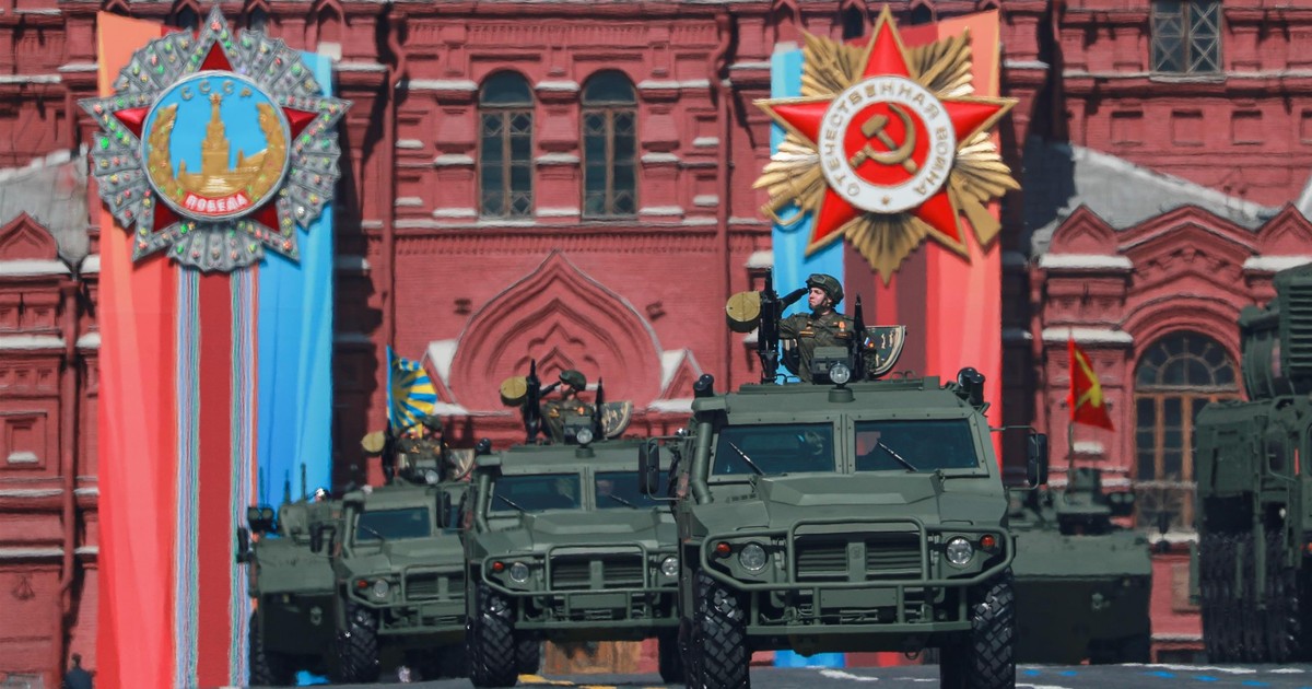 Putin wycofuje czołgi
