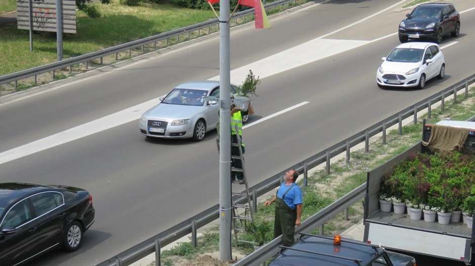 Postavljanje saksija na bandere