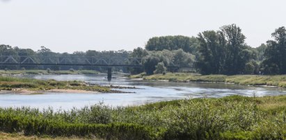 Noworodek z przebitym gardłem dryfował rzeką. Nowe fakty