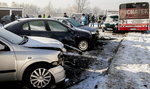 Autobus staranował kilkanaście aut. Jego kierowca zmarł 