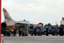 Obcokrajowcy uciekają z Libii czym się da