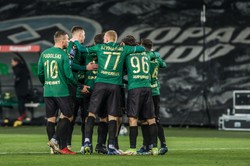 Górnik znów zwycięski. Nowak i Podolski wykonali wyrok na Śląsku [WIDEO]