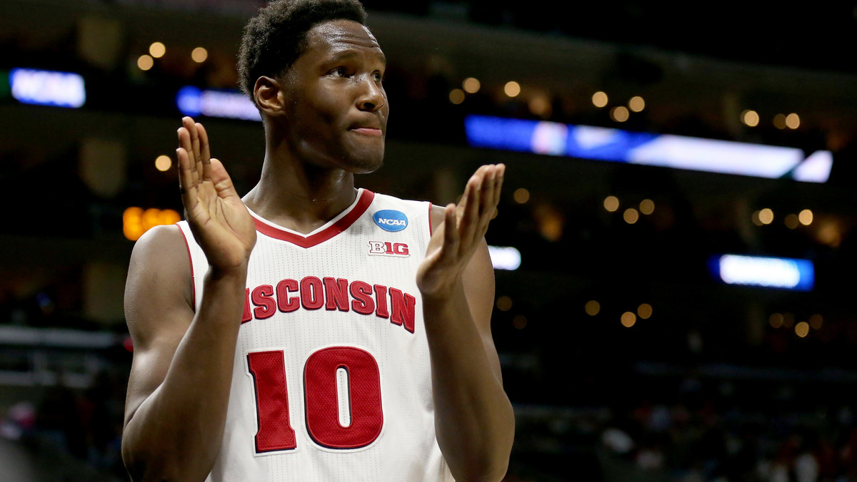 Nigel Hayes, zawodnik Wisconsin Badgers, zaliczył zabawną wpadkę podczas jednej z ostatnich konferencji prasowych. Koszykarz się zapomniał i powiedział do mikrofonu "Boże, jaka ona jest piękna"...