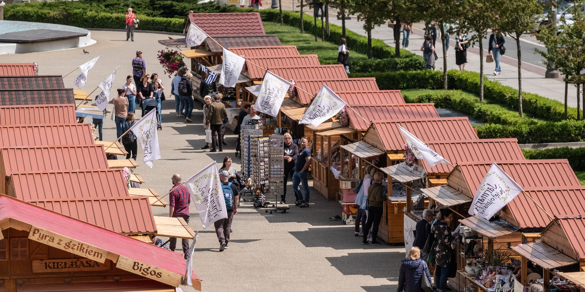 Jarmark Świętojański na poznańskim placu Wolności.