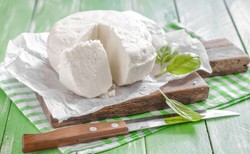 Uwaga na sery z bakteriami E. coli. Wycofano dwa rodzaje z surowego mleka